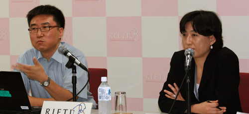 Ha-Joon CHANG and Youn Hee CHOI Ha-Joon CHANG and Youn Hee CHOI
