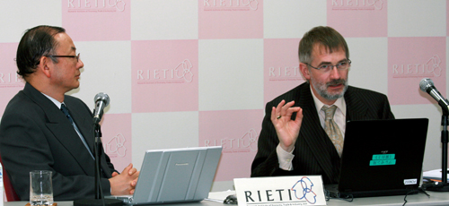 Harald HOHMANN and Satoru TAIRA