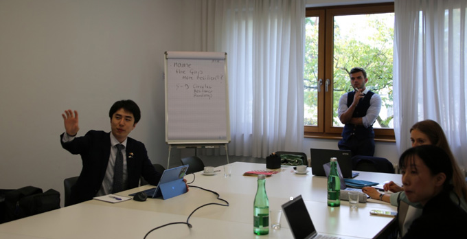 Photo 5: Working group discussion (left: the author) © JDZB